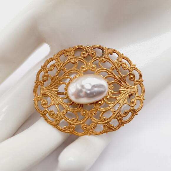 Vintage Miriam Haskell Brooch, Baroque Glass Pearl, Gold Filigree Pin - Picture 5 of 9